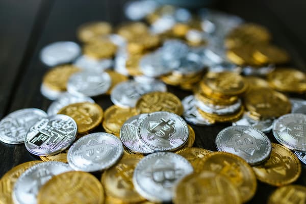 1110亿元发行回落：历史规律与黄金回顾